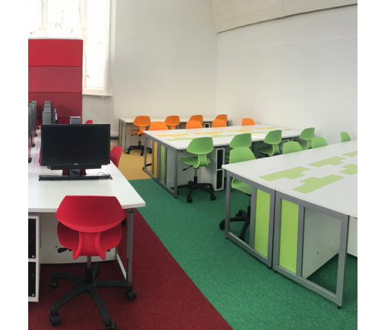 Table d'ordinateur P1 avec 3 écrans électriques escamotables - 210 (L) x 75 (P) cm