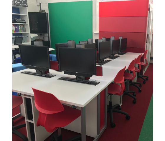 Poste informatique P1 avec 3 emplacements escamotables - 240 (L) x 70 (P) cm