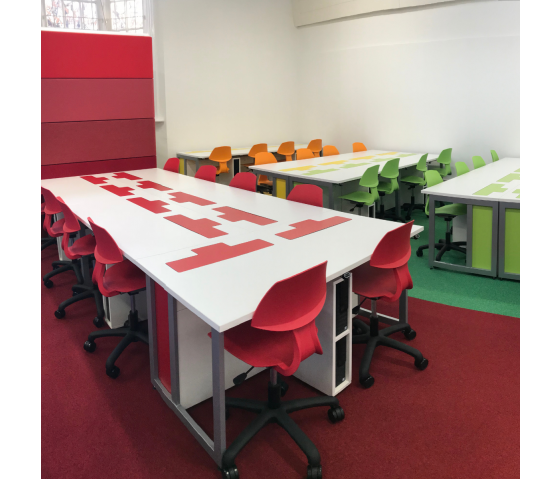 Table d'ordinateur P1 avec 3 écrans électriques escamotables - 210 (L) x 75 (P) cm