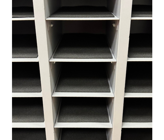 Armoire à téléphone Drop & Safe 36 avec fentes d'insertion pour 36 smartphones