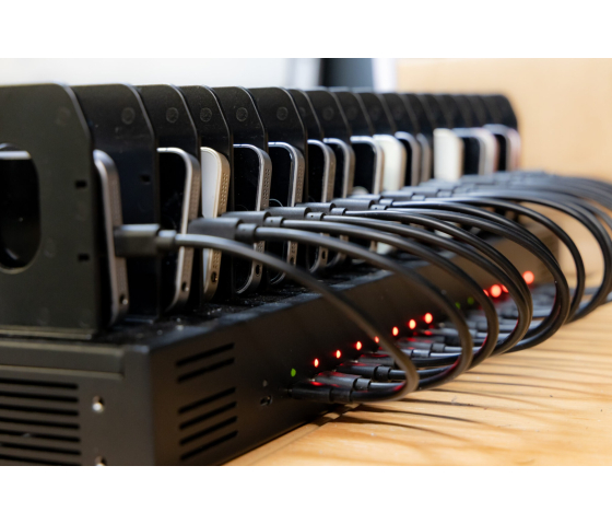 Hub de carregamento de 1000 W com compartimentos - 20 portas USB-C - Gestão remota